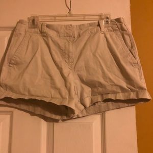 Vineyard Vines- 3 1/2 inch every day shorts
